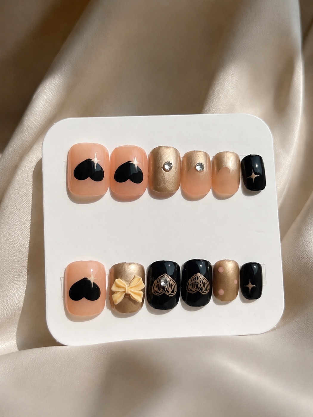 Coquette Noir — Glossii press-on nails